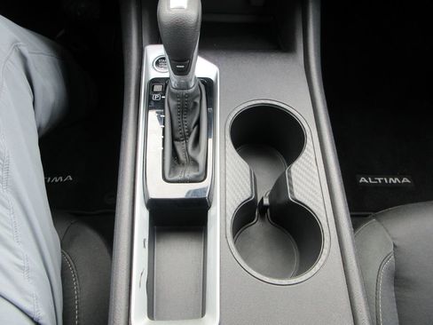 Used 2025 Nissan Altima 2.5 SV image 25