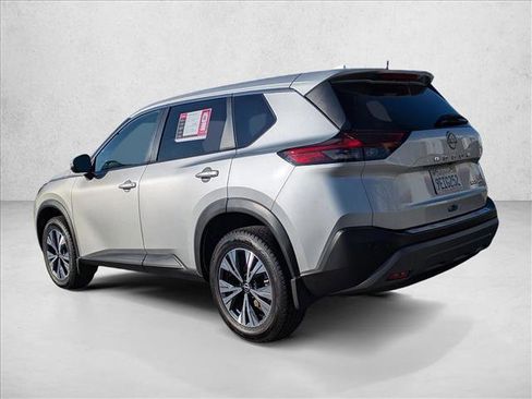 Used 2022 Nissan Rogue SV image 8