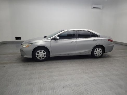 Used 2015 Toyota Camry LE image 2