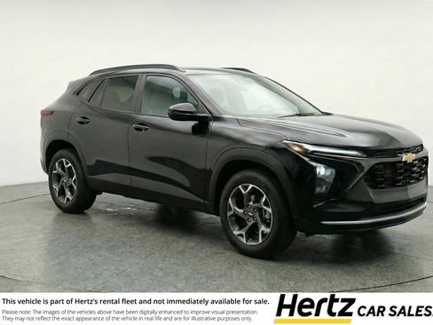 Used 2025 Chevrolet Trax LT FWD image 1