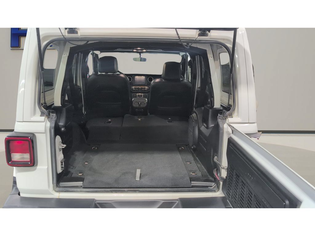 Used 2020 Jeep Wrangler Unlimited Sahara w/ Uconnect 4C Nav & Sound Group AWD/4WD image 9