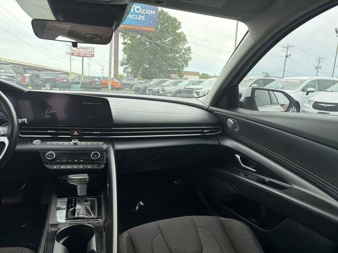 Used 2024 Hyundai Elantra SEL w/ Convenience Package FWD image 19