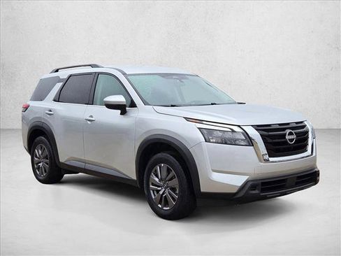 Used 2025 Nissan Pathfinder SV FWD image 3