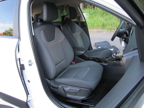 Used 2024 Kia Niro LX FWD image 18