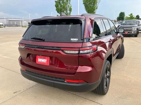 Certified 2023 Jeep Grand Cherokee Limited w/ Luxury Tech Group II AWD/4WD image 8
