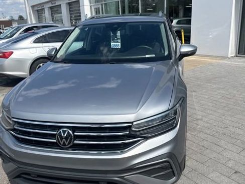 Used 2022 Volkswagen Tiguan SE FWD image 14