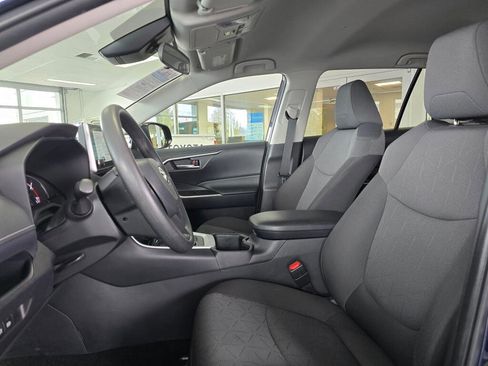 Used 2025 Toyota RAV4 XLE image 22