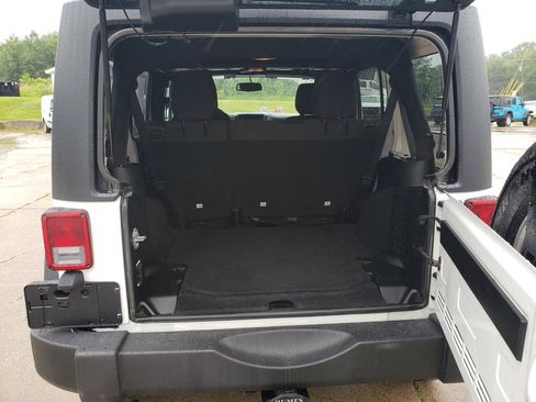 Used 2018 Jeep Wrangler Unlimited Sport S AWD/4WD image 9