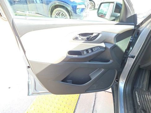 Used 2023 Chevrolet Traverse LS image 11