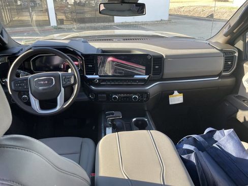 New 2026 GMC Sierra 1500 SLT image 12