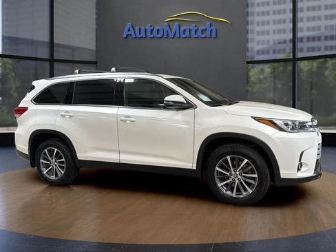 Used 2019 Toyota Highlander XLE AWD/4WD image 14