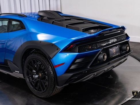 Used 2024 Lamborghini Huracan Sterrato image 17