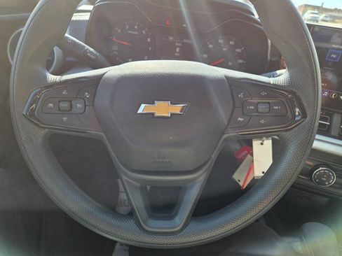 Used 2025 Chevrolet Trax LS image 9