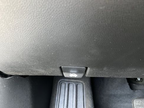 Used 2022 Chevrolet Traverse LT FWD image 42