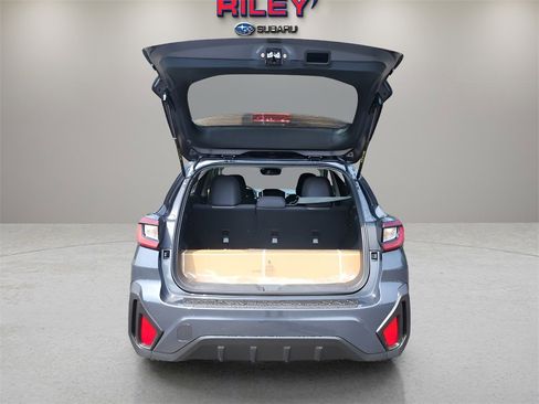 Used 2025 Subaru Crosstrek 2.0i Premium image 10