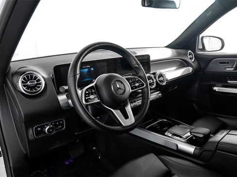 Used 2020 Mercedes-Benz GLB 250 w/ Premium Package image 3