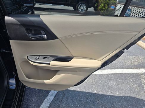 Used 2017 Honda Accord Touring image 16
