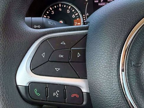 Certified 2023 Jeep Renegade Latitude AWD/4WD image 19