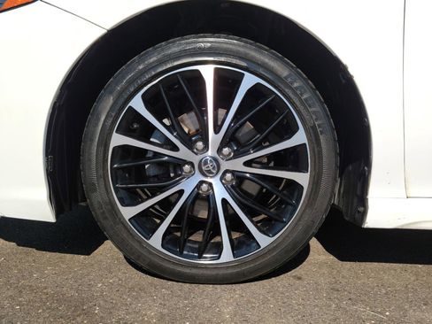 Used 2020 Toyota Camry SE FWD image 18
