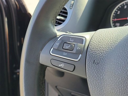 Used 2017 Volkswagen Tiguan Limited w/ Premium Package image 28