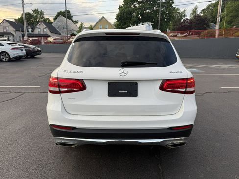 Used 2018 Mercedes-Benz GLC 300 4MATIC image 5