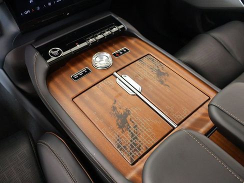 New 2025 Lincoln Navigator Black Label image 8