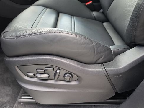 Certified 2026 Porsche Cayenne E-Hybrid AWD/4WD image 12