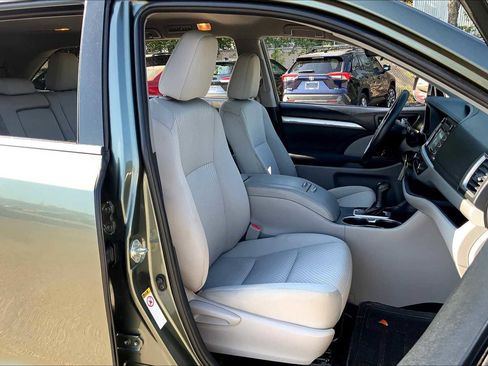 Used 2019 Toyota Highlander LE FWD image 9