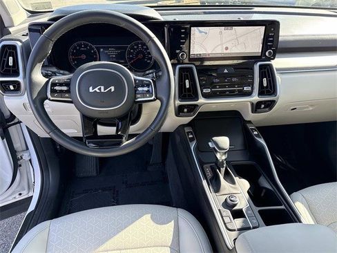 Used 2023 Kia Sorento EX w/ Panoramic Sunroof Package image 18