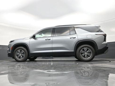 Used 2024 Chevrolet Traverse LT FWD image 21