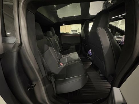 Used 2025 Tesla Cybertruck AWD Crew Cab image 38