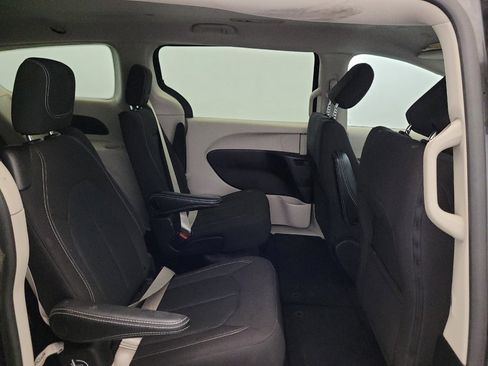 Used 2023 Chrysler Voyager LX FWD image 19