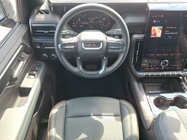 Used 2026 GMC Yukon AT4 AWD/4WD image 3