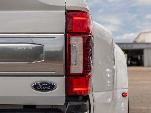Used 2020 Ford F450 King Ranch w/ King Ranch Ultimate Package AWD/4WD image 17