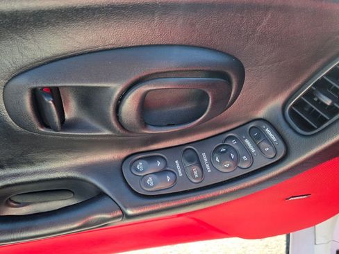 Used 2004 Chevrolet Corvette Coupe w/ Preferred Equipment Group image 17