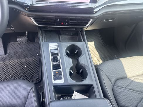 Used 2024 Volkswagen Atlas SE AWD/4WD image 20