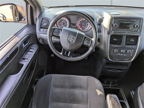 Used 2017 Dodge Grand Caravan SE image 15