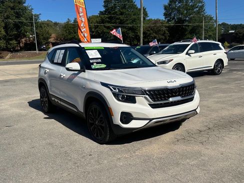 Used 2022 Kia Seltos Nightfall Edition image 2