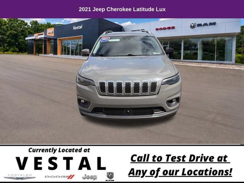 Used 2021 Jeep Cherokee Latitude Lux w/ Comfort/Convenience Group AWD/4WD image 4