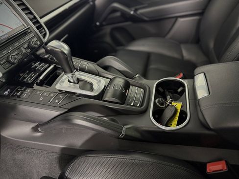 Used 2016 Porsche Cayenne S image 23