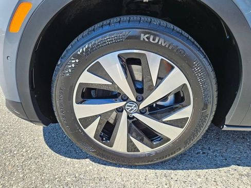 Used 2023 Volkswagen ID.4 Pro AWD/4WD image 10