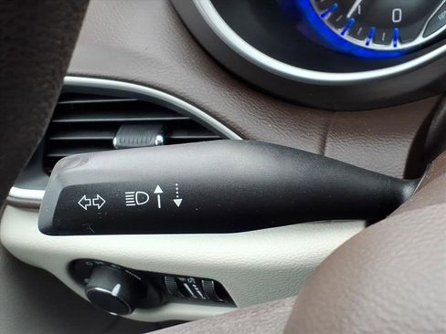 Used 2017 Chrysler Pacifica Touring image 17