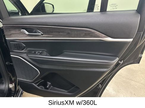 Used 2021 Jeep Grand Cherokee L Limited image 24