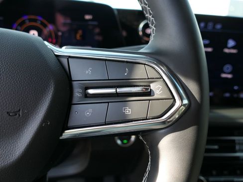 Used 2025 Chevrolet Traverse LT image 16