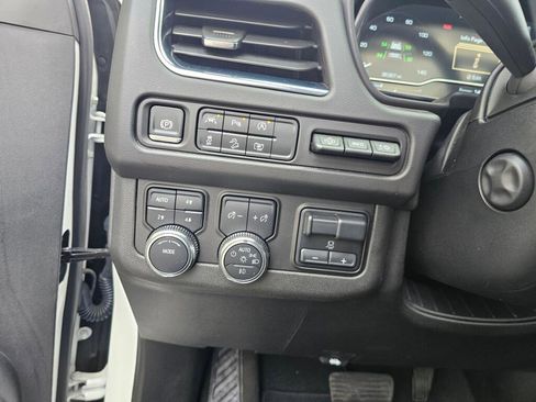 Used 2024 GMC Yukon XL AT4 w/ Technology Package AWD/4WD image 31