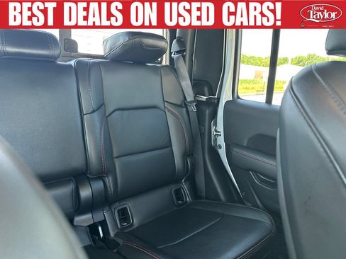 Used 2022 Jeep Gladiator Rubicon w/ Cold Weather Group AWD/4WD image 29