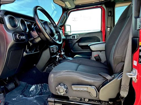 Used 2022 Jeep Wrangler Willys image 12
