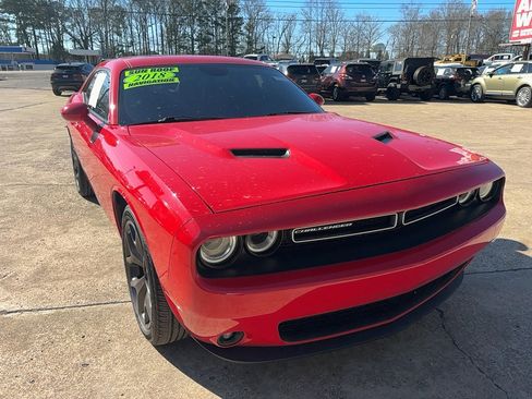 Used 2018 Dodge Challenger SXT Plus image 4