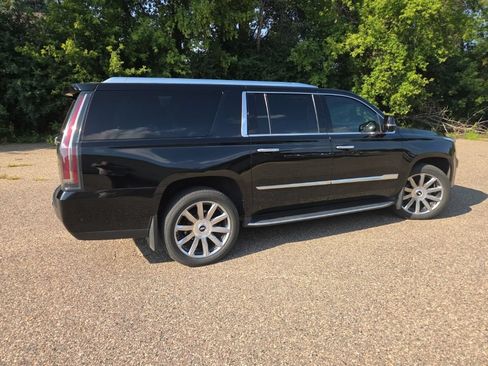 Used 2019 Cadillac Escalade ESV Luxury AWD/4WD image 23