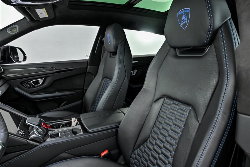 Used 2022 Lamborghini Urus AWD/4WD image 33